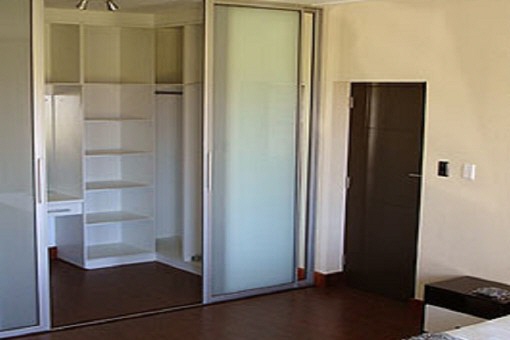 Begehbarer Kleiderschrank