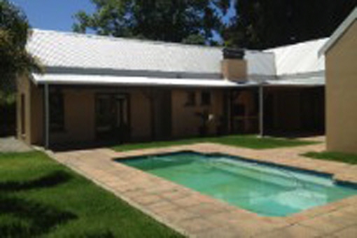 Spacious property with braai area and swimming pool in the suburb of Heather Park